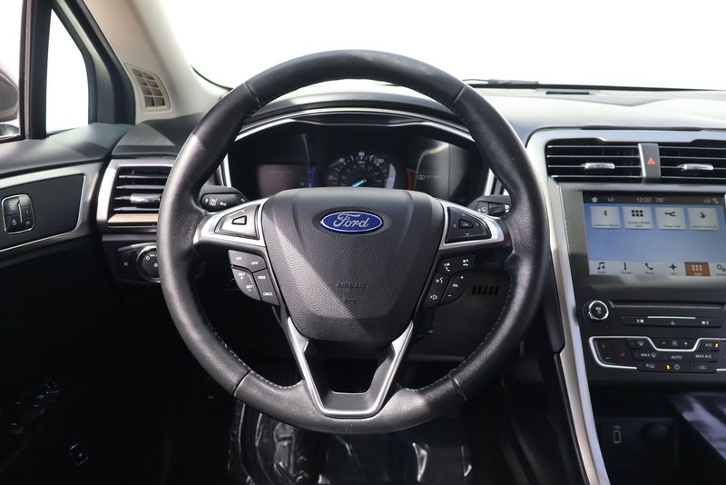 Ford Fusion Energi Vehicle Full-screen Gallery Image 23