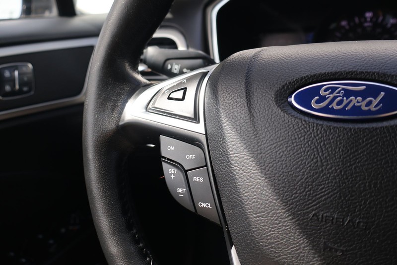 Ford Fusion Energi Vehicle Full-screen Gallery Image 24