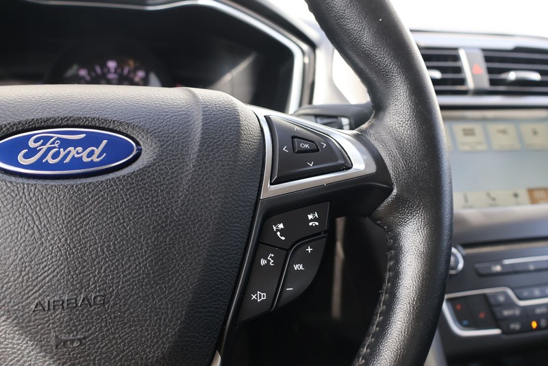 Ford Fusion Energi Vehicle Full-screen Gallery Image 25