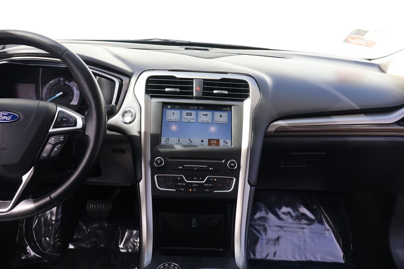 Ford Fusion Energi Vehicle Full-screen Gallery Image 27