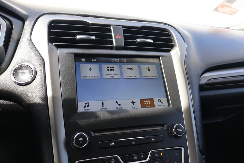 Ford Fusion Energi Vehicle Full-screen Gallery Image 28