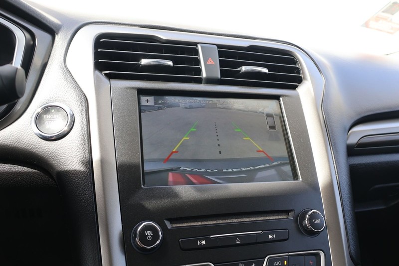 Ford Fusion Energi Vehicle Full-screen Gallery Image 29