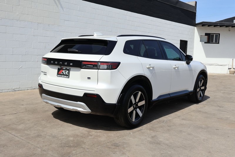 Honda Prologue Vehicle Full-screen Gallery Image 05