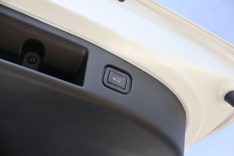 Honda Prologue Vehicle Full-screen Gallery Image 09