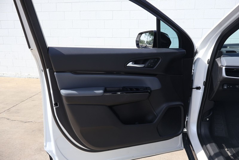 Honda Prologue Vehicle Full-screen Gallery Image 14