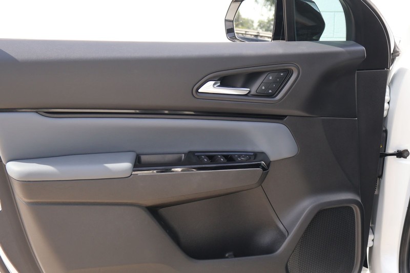 Honda Prologue Vehicle Full-screen Gallery Image 15