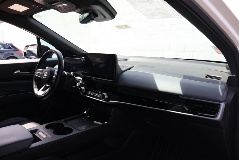 Honda Prologue Vehicle Full-screen Gallery Image 19