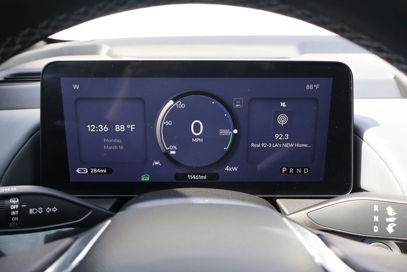 Honda Prologue Vehicle Full-screen Gallery Image 24