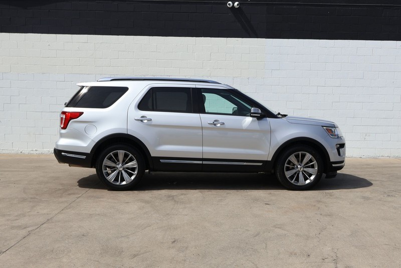 Ford Explorer Vehicle Full-screen Gallery Image 04