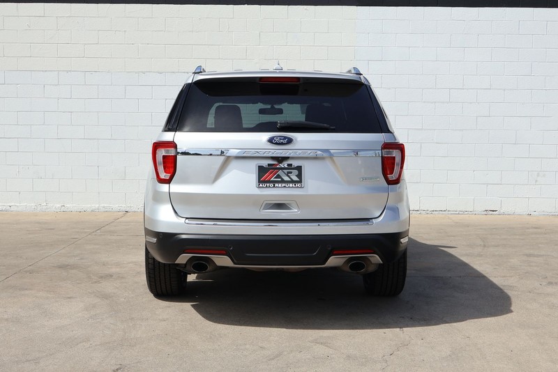 Ford Explorer Vehicle Full-screen Gallery Image 06