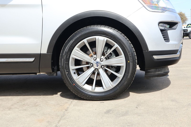 Ford Explorer Vehicle Full-screen Gallery Image 10