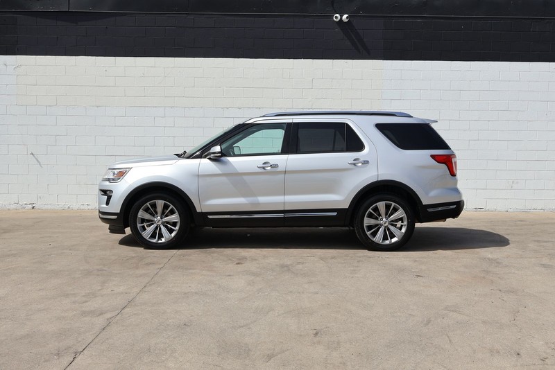 Ford Explorer Vehicle Full-screen Gallery Image 12