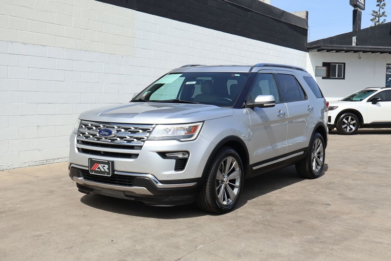 Ford Explorer Vehicle Full-screen Gallery Image 13