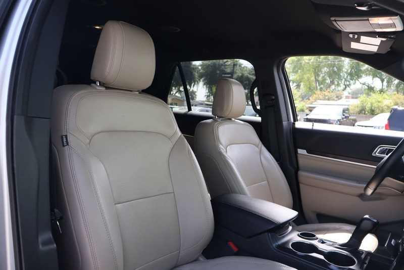 Ford Explorer Vehicle Full-screen Gallery Image 20