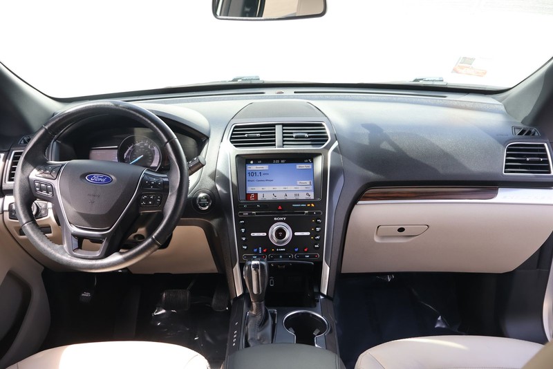 Ford Explorer Vehicle Full-screen Gallery Image 23