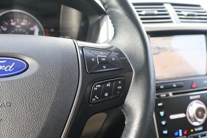 Ford Explorer Vehicle Full-screen Gallery Image 27