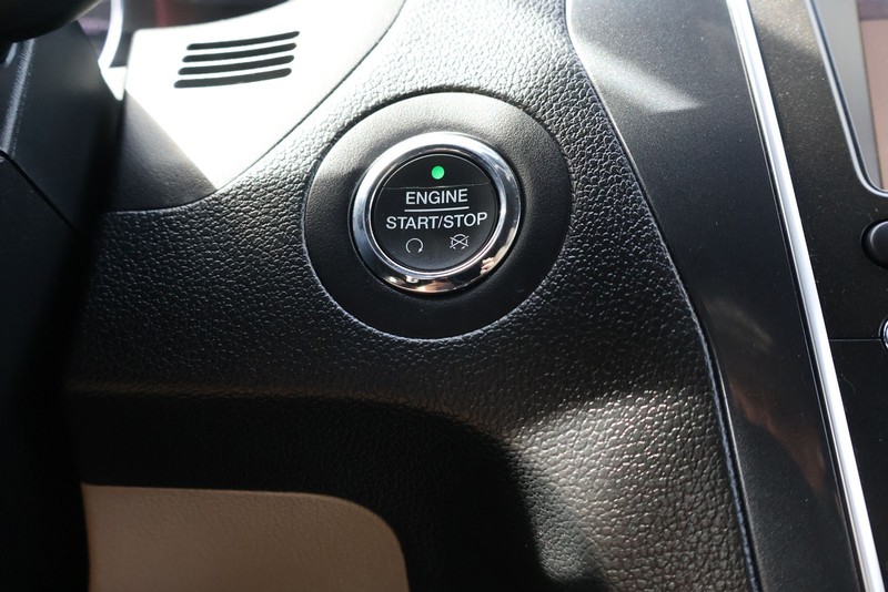 Ford Explorer Vehicle Full-screen Gallery Image 28