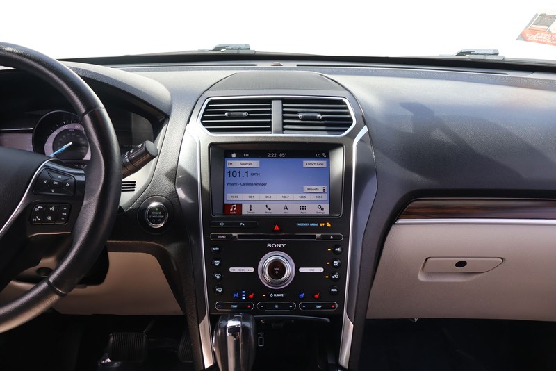 Ford Explorer Vehicle Full-screen Gallery Image 29