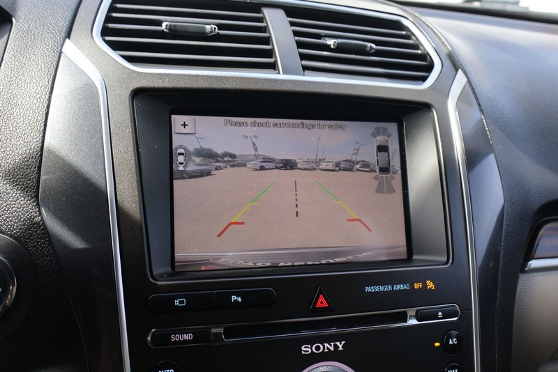 Ford Explorer Vehicle Full-screen Gallery Image 31