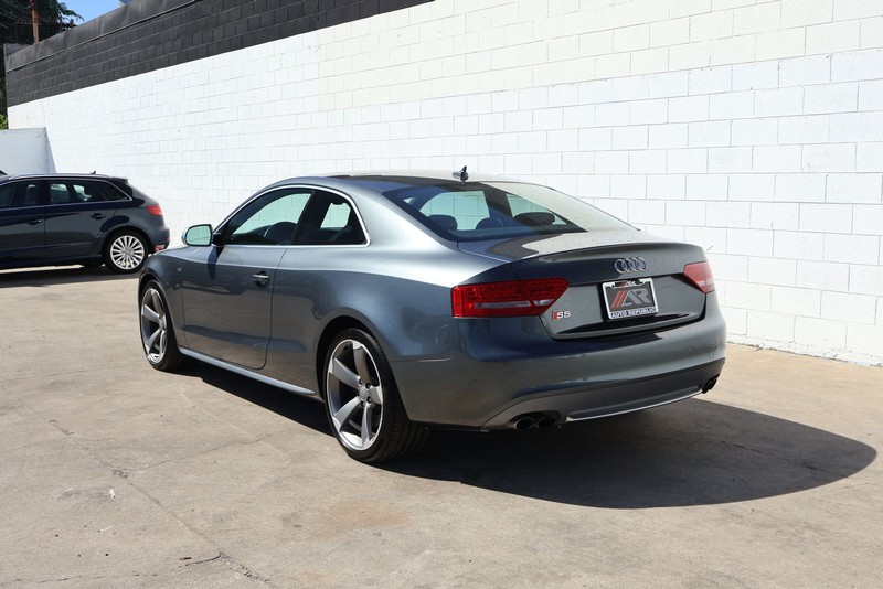 Audi S5 Vehicle Full-screen Gallery Image 07