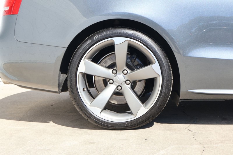 Audi S5 Vehicle Full-screen Gallery Image 11