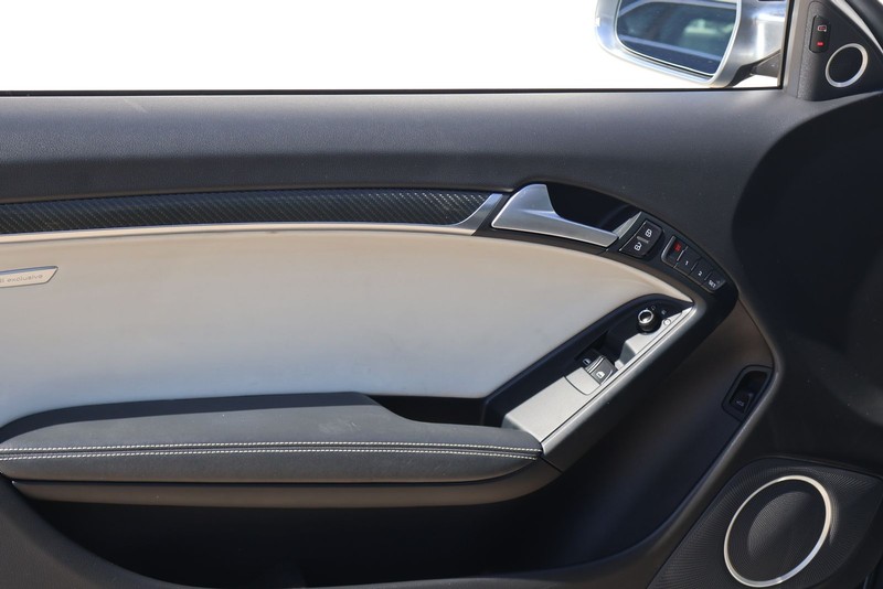 Audi S5 Vehicle Full-screen Gallery Image 13