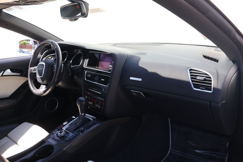 Audi S5 Vehicle Full-screen Gallery Image 17