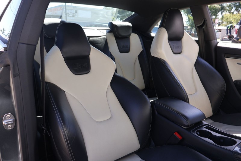 Audi S5 Vehicle Full-screen Gallery Image 18