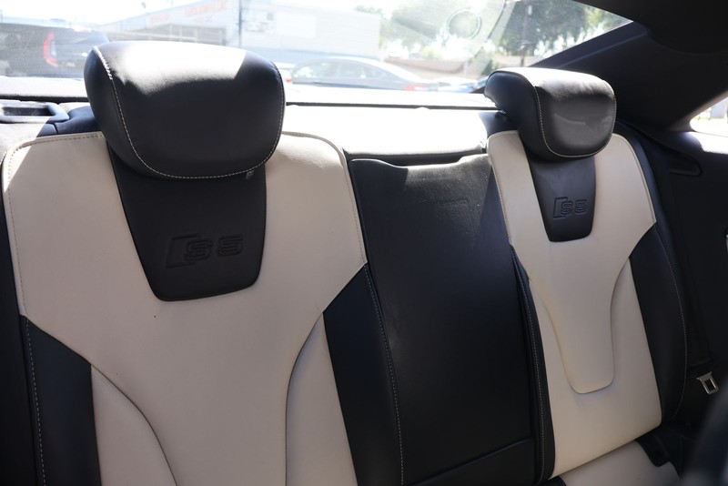 Audi S5 Vehicle Full-screen Gallery Image 19