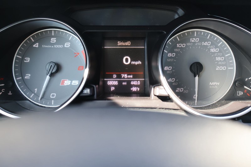 Audi S5 Vehicle Full-screen Gallery Image 21