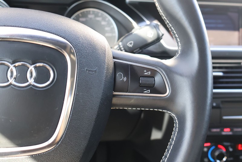 Audi S5 Vehicle Full-screen Gallery Image 24