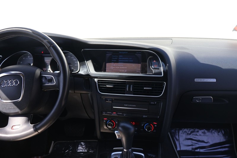 Audi S5 Vehicle Full-screen Gallery Image 25