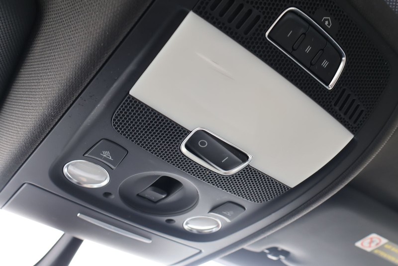 Audi S5 Vehicle Full-screen Gallery Image 32