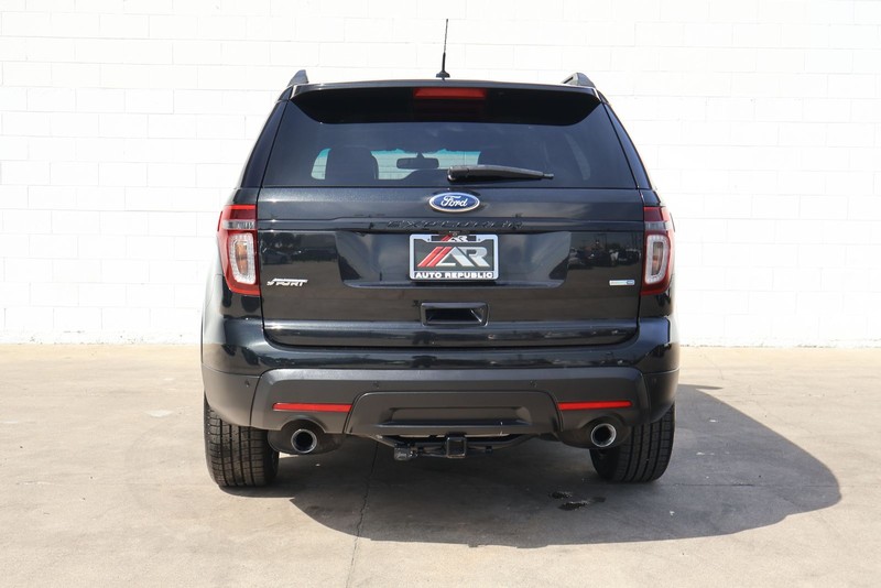 Ford Explorer Vehicle Full-screen Gallery Image 06