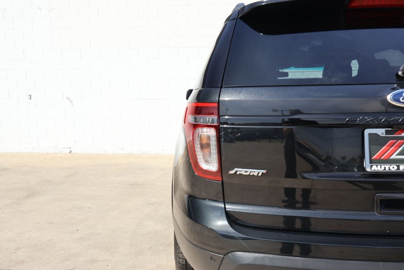 Ford Explorer Vehicle Full-screen Gallery Image 07