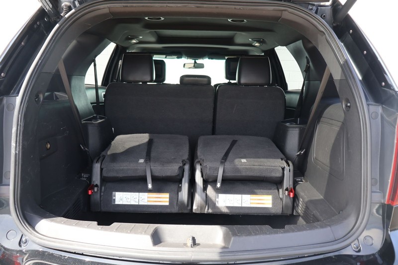 Ford Explorer Vehicle Full-screen Gallery Image 08