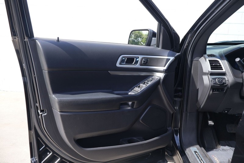 Ford Explorer Vehicle Full-screen Gallery Image 14