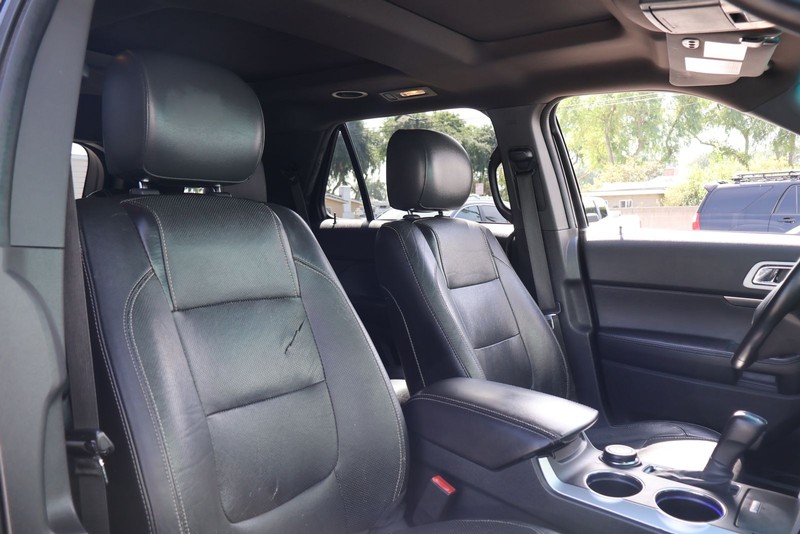 Ford Explorer Vehicle Full-screen Gallery Image 20