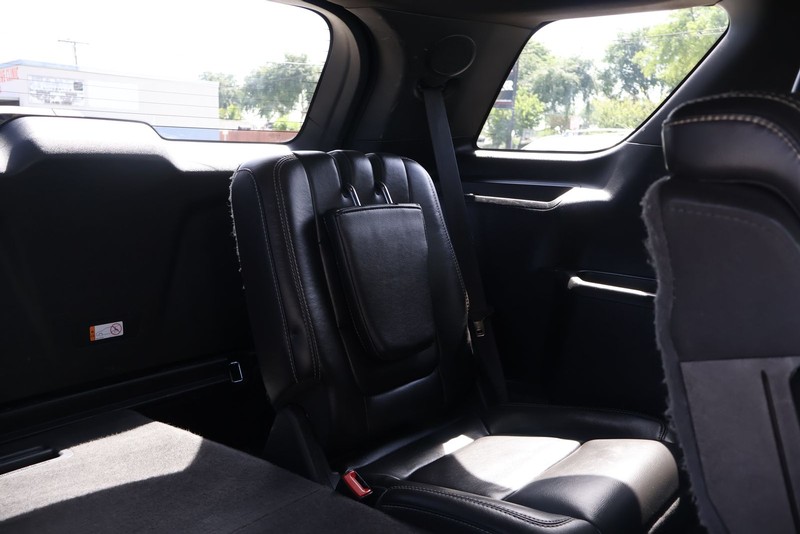 Ford Explorer Vehicle Full-screen Gallery Image 21