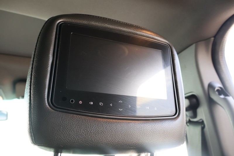 Ford Explorer Vehicle Full-screen Gallery Image 22