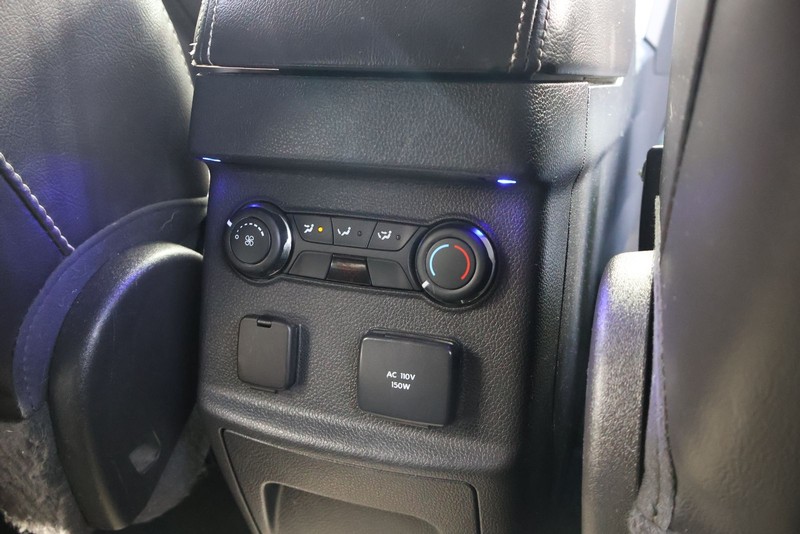 Ford Explorer Vehicle Full-screen Gallery Image 23