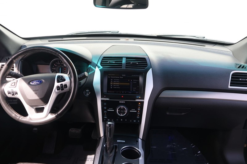 Ford Explorer Vehicle Full-screen Gallery Image 24