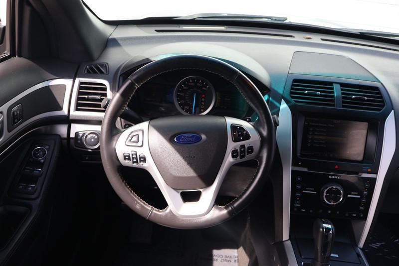 Ford Explorer Vehicle Full-screen Gallery Image 26