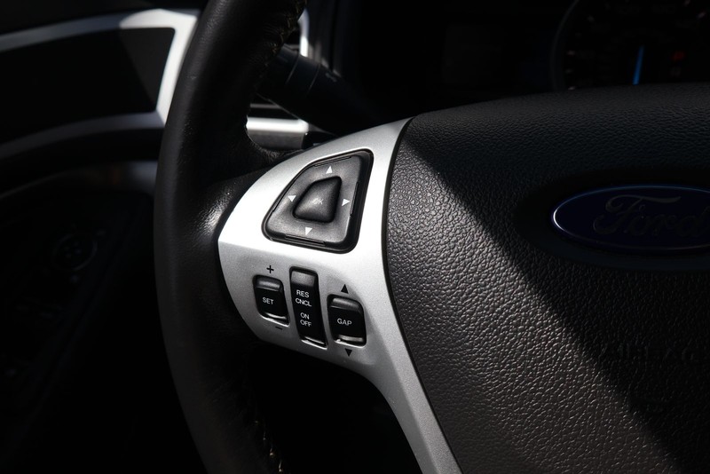 Ford Explorer Vehicle Full-screen Gallery Image 27