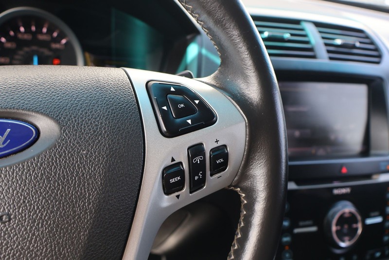 Ford Explorer Vehicle Full-screen Gallery Image 28