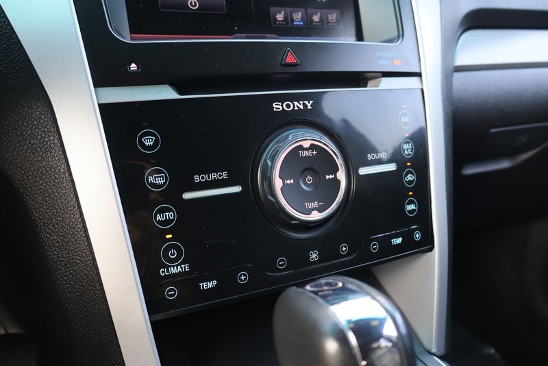 Ford Explorer Vehicle Full-screen Gallery Image 31