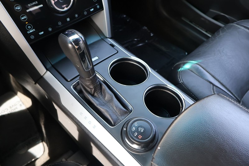 Ford Explorer Vehicle Full-screen Gallery Image 32