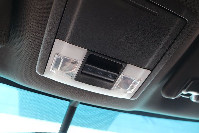 Ford Explorer Vehicle Full-screen Gallery Image 33