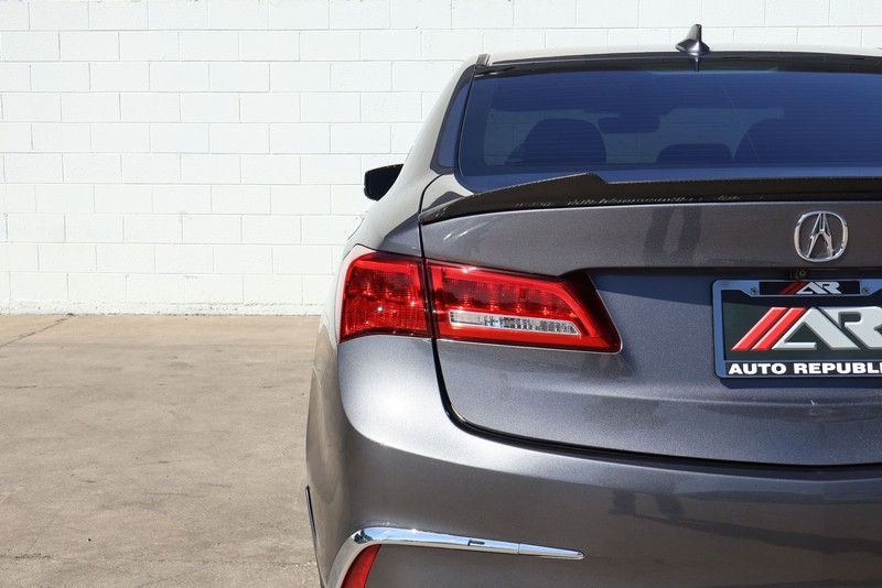 Acura TLX Vehicle Full-screen Gallery Image 07