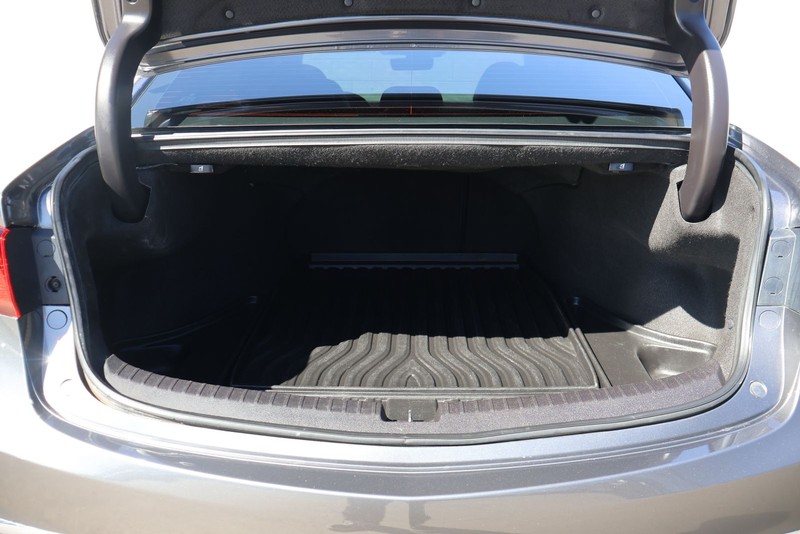 Acura TLX Vehicle Full-screen Gallery Image 08